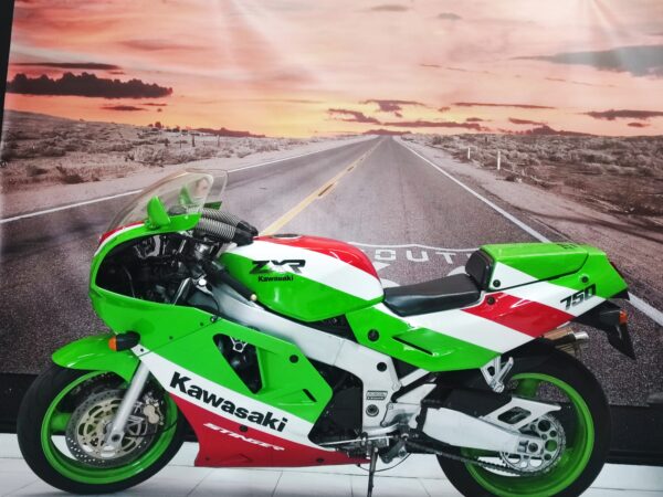 Kawasaki ZXR 750 - Image 2