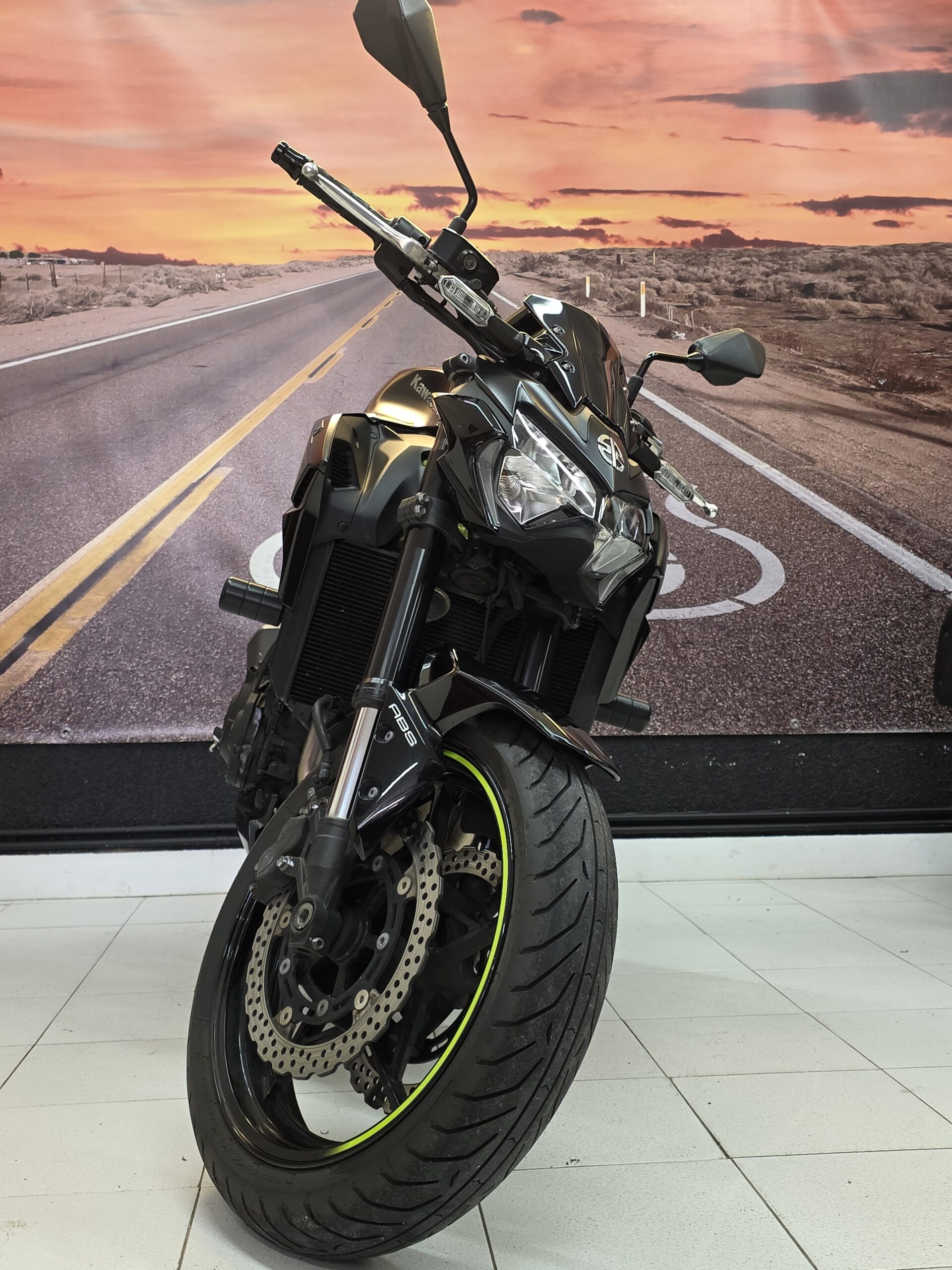 KAWASAKI Z900 - Imagen 4